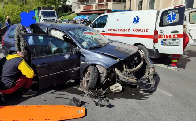 80-godišnji vozač sletio s ceste u Konjicu i udario u zid