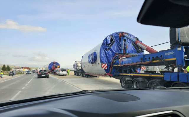 Transport opreme za vjetroelektranu blokira promet kod Tomislavgrada, kolone će trajati dva mjeseca