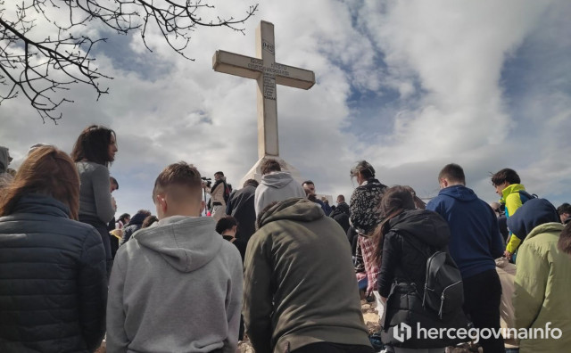Veliki petak u Međugorju, Križevac, Križni put