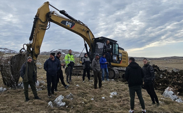 Mještani pred bagerima kod Livna: Počeli radovi na vjetroelektrani, građani blokirali mehanizaciju