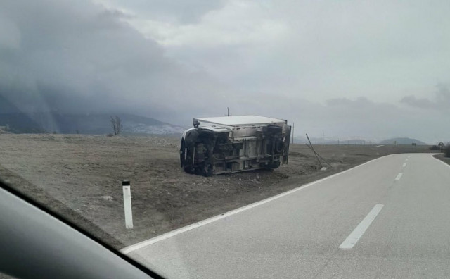 Zabrana prometa za teretna vozila na cesti M-6.1 zbog udara vjetra