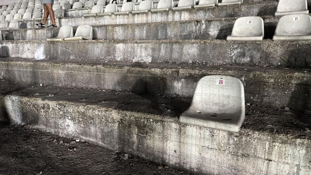 Polomljene stolice Red Army