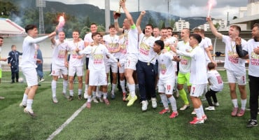 Juniori Zrinjskog podigli pehar za naslov prvaka BiH