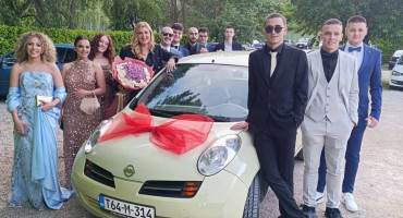 Maturanti iz Mostara obnovili automobil razrednici