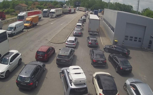 Na graničnom prijelazu između Hrvatske i BiH čeka se i po 16 sati