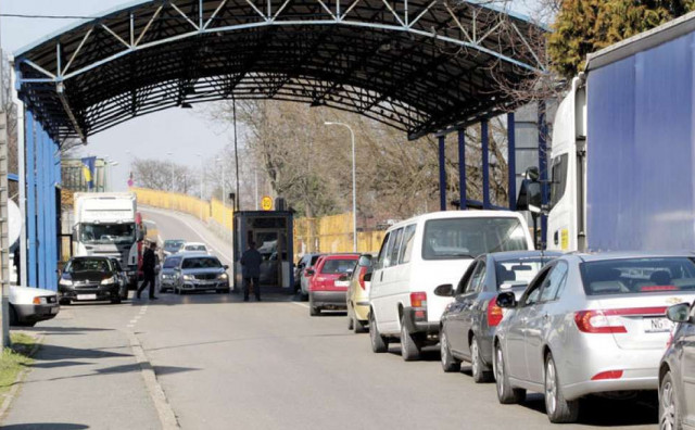 Duga kolona vozila na izlazu iz BiH