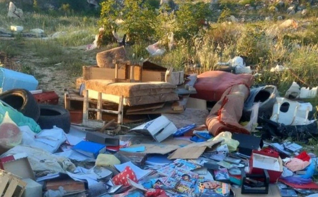 Prijeti li Mostarskom blatu ekološka katastrofa? Ilegalna deponija niče uz brzu cestu Polog – Kruševo