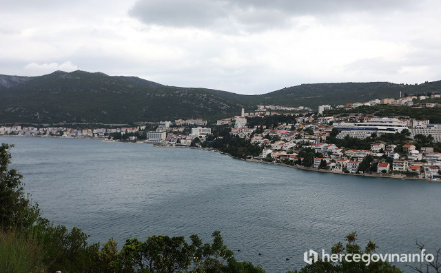 Neum uveo nove komunalne pristojbe za dostavna i putnička vozila