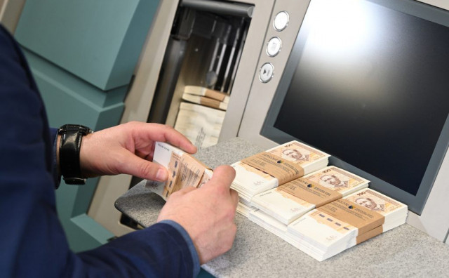 novac banka bankomat