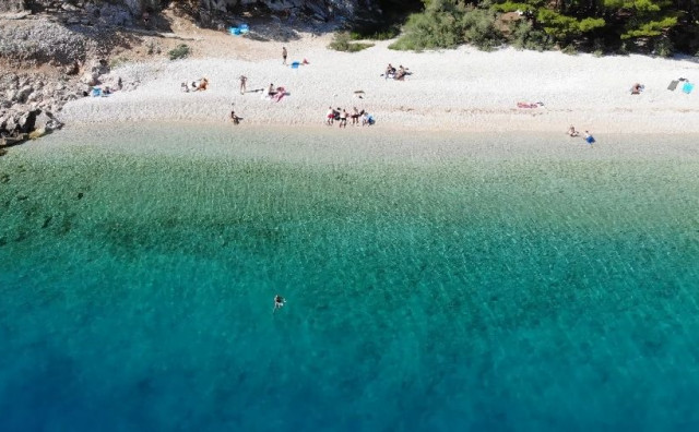 Na nudističkoj plaži kod Makarske sukobili se fizioterapeut iz BiH i mladić sa sjekirom
