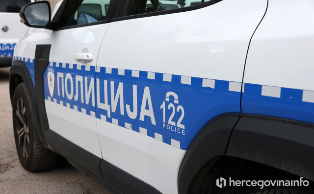 U prometnoj nesreći kod Gacka poginula jedna osoba