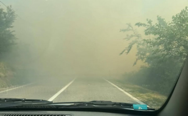 Požar kod Ljubuškog: Smanjena vidljivost na cesti, vozači pozvani na oprez