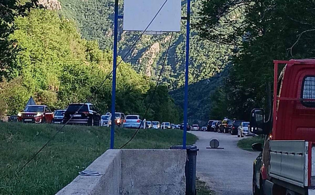 Prometna nesreća kod Drežnice stvorila kolone prema Jablanici