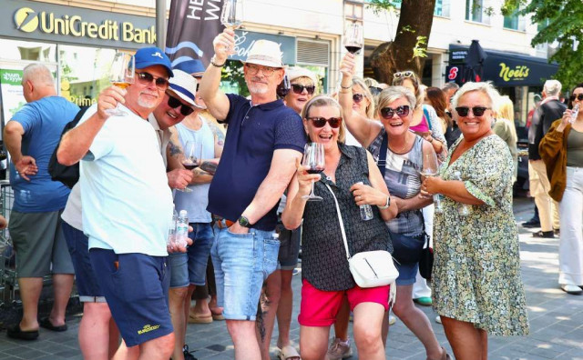 Svjetski dan vina u Mostaru okupio vinare, turiste i brojne posjetitelje