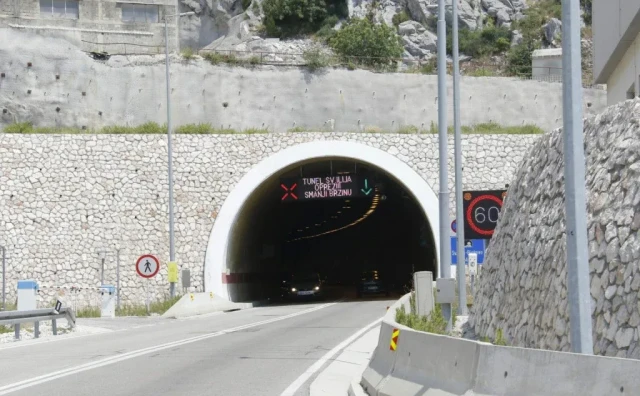 Zatvoren tunel Svetog Ilije nakon teške prometne nesreće, stigao helikopter Hitne