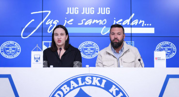 Benjamina Karić i Kenan Magoda FK Željezničar Južna tribina