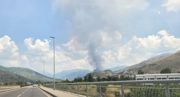 dim u Mostaru zbog požara na deponiji