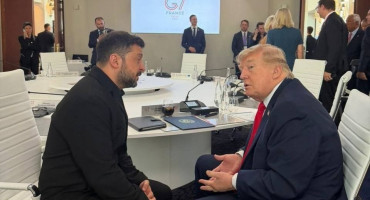 Donald Trump i Volodimir Zelenski na G7 samitu