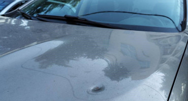 metak oštetio automobil na Rudniku