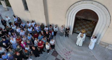 Mnoštvo vjernika u Čapljini sudjelovalo u tijelovskoj procesiji