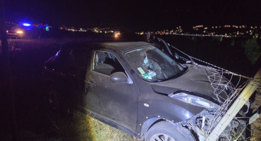 Na magistralnoj cesti M-17, na južnom ulazu u Mostar, večeras se dogodila prometna nesreća u kojoj je, prema neslužbenim informacijama, ozlijeđena jedna osoba.