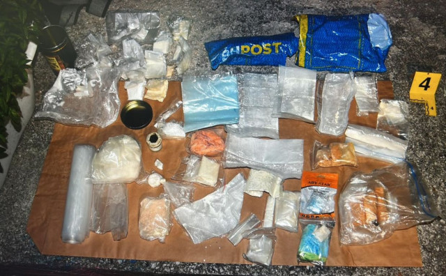 Policija u Sarajevu pronašla preko 4 kilograma droge i oružje