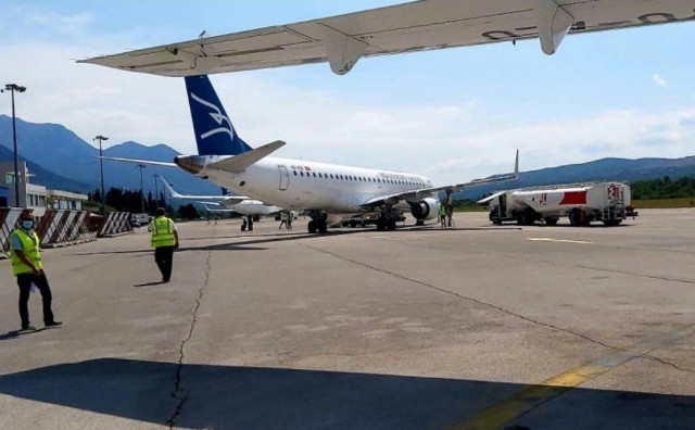 Avion pun Vučićevih ljudi s kriminalnim dosjeima sletio u Crnu Goru