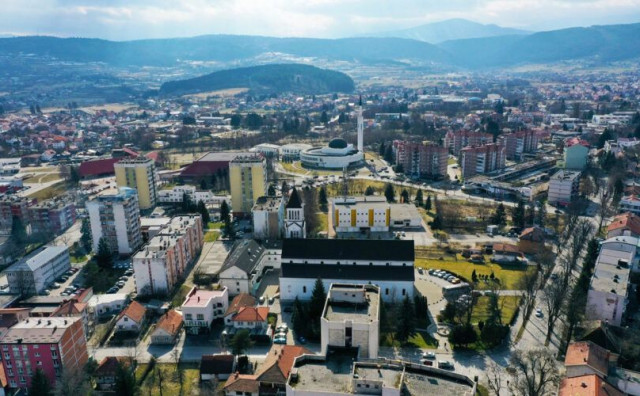 HRS: Hrvatsku djecu u Bugojnu žele izmjestiti iz škole koju je financirala Hrvatska