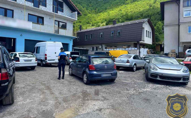 FUP zbog fingiranja prometnih nesreća uhitio dvojicu Travničana, oduzeti skupocjeni automobili i novac