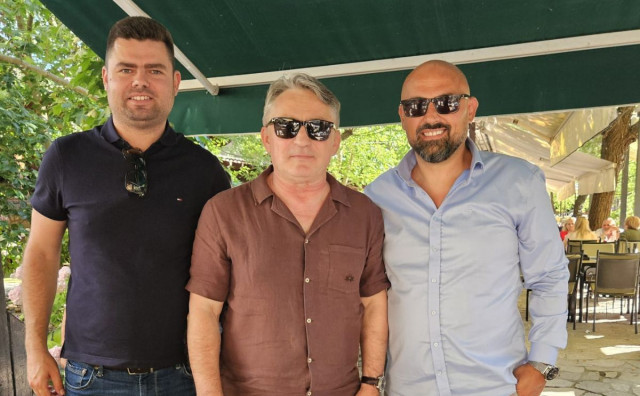 Željko Komšić posjetio Mostar, tijekom obilaska Starog mosta upriličen skok za njega