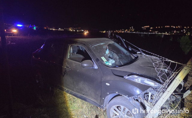 Na magistralnoj cesti M-17, na južnom ulazu u Mostar, večeras se dogodila prometna nesreća u kojoj je, prema neslužbenim informacijama, ozlijeđena jedna osoba.