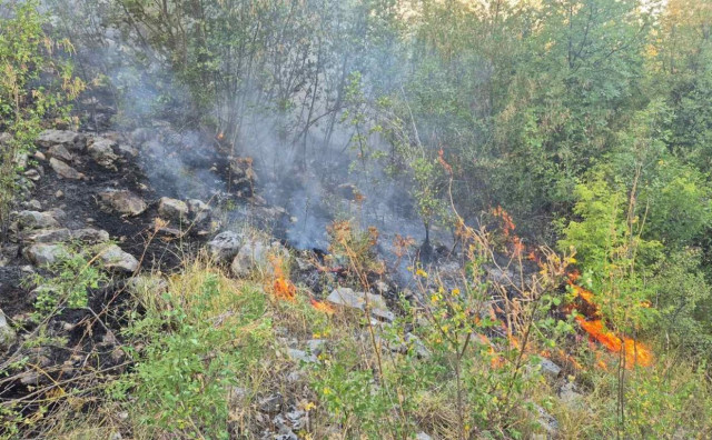 Požar prijeti kućama u selu kod Trebinja