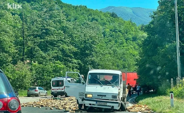 Zbog prometne nesreće obustavljen promet na M-17