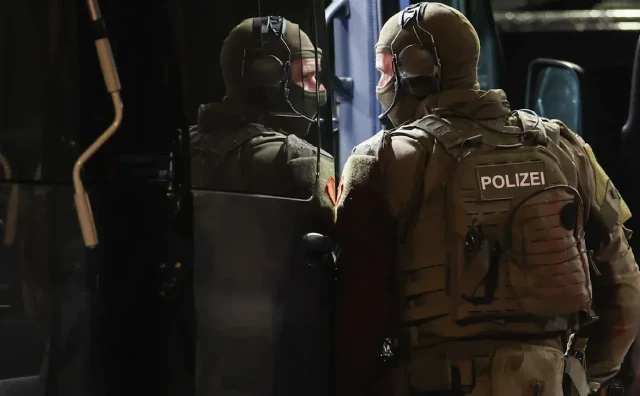 Srbin u Njemačkoj pucao na policajca, a zatim držao troje djece kao taoce