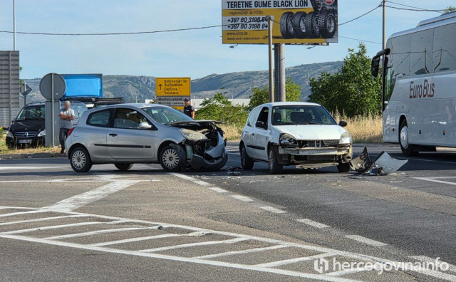 Sudar dva Renaulta u Mostaru