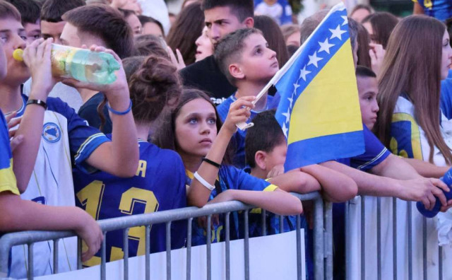 Vlada FBiH poslodavcima preporučila prilagodbu radnog vremena zbog utakmice BiH