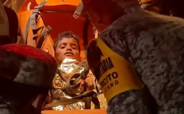 Dječak u Venezueli spašen nakon što je proveo 76 sati pod ruševinama