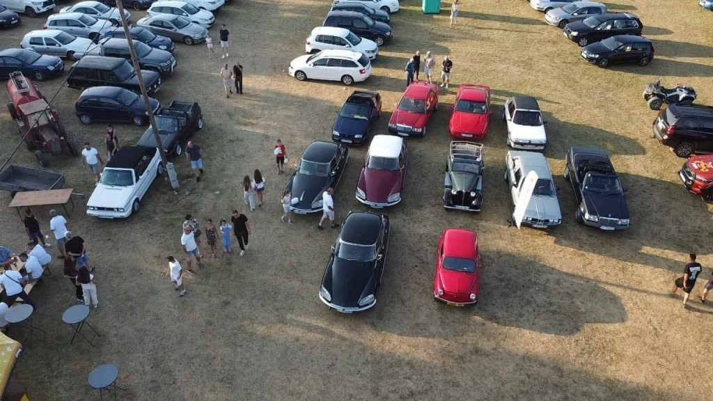 U sklopu Posuškog lita 2026. održana je prva oldtimer izložba u organizaciji Oldtimer kluba ERO ŽZH. Dvadesetak starodobnih automobila privuklo je velik broj posjetitelja.