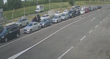 Granični prijelaz Izačić, gužve na granici