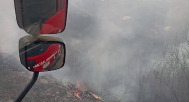 Grom izazvao požar iznad deponije u Jablanici