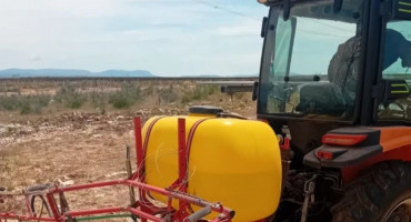Lager traktor za prskanje trave