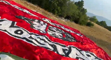 Red Army oduzeti transparenti