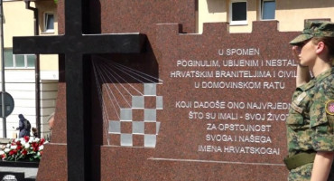 spomenik hrvatskim braniteljima u Konjicu