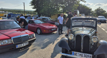 U sklopu Posuškog lita 2026. održana je prva oldtimer izložba u organizaciji Oldtimer kluba ERO ŽZH. Dvadesetak starodobnih automobila privuklo je velik broj posjetitelja.