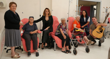 Zaklada Svjetlo nade razgovarala je s onkološkim pacijentima u Mostaru o njihovim potrebama, a druženje su obilježili pjesma, osmijesi i zajedništvo.