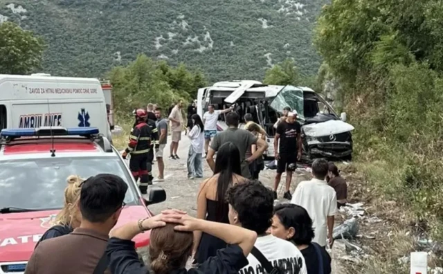 Kombi sletio s ceste kod Kotora: Jedna osoba poginula, 17 ozlijeđenih