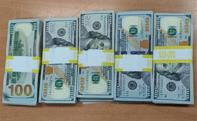 Amerikanac u automobilu bh. tablica pokušao iznijeti 50.000 dolara pa dobio ogromnu kaznu