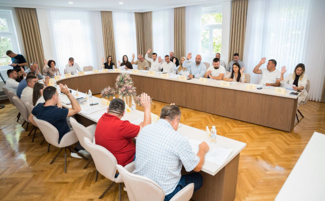 Široki Brijeg dodjeljuje Zlatne plakete pojedincima, Sveučilištu u Mostaru i tvrtki Lukas TP Nakić