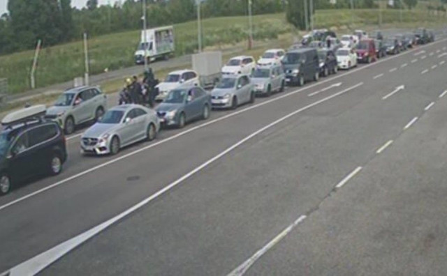 Duge kolone vozila na granicama na izlazu iz BiH