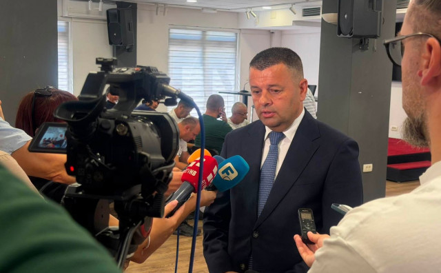 Hurtić poručio Kordiću: 'Recite mi, da uđem sprijeda ili sazada?'